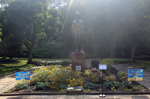 Lesya Ukrainka statue